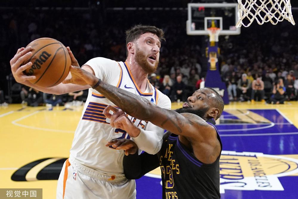 西蒙斯的身 西蒙斯的身